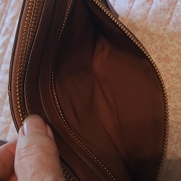 Fossil medium brown leather shoulder or crossbody handbag - Picture 6 of 10